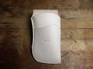 生成りレザーの素材感