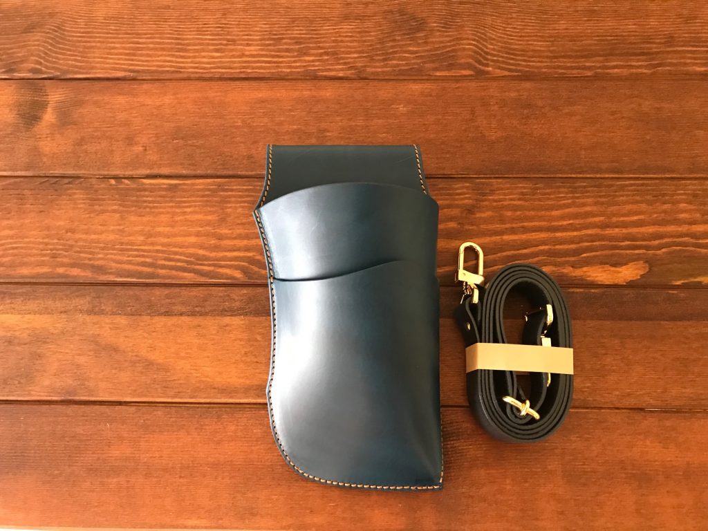 Scissor case -sea- deep navy blue in indoor light
