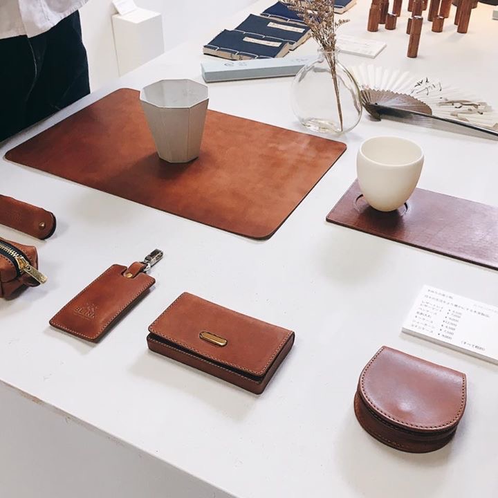 BLINK SCISSORS CASEの革小物展示