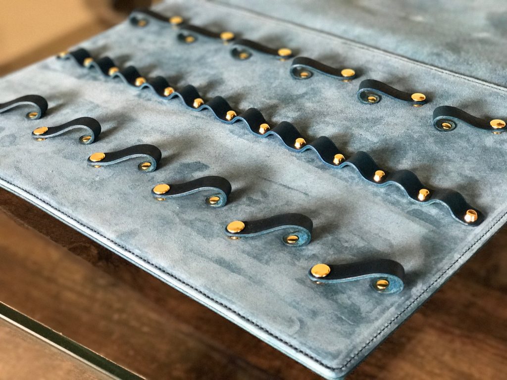 Scissor storage space (for 12 pairs)