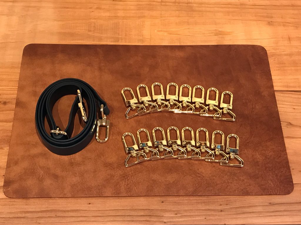ナスカン金具のディテール