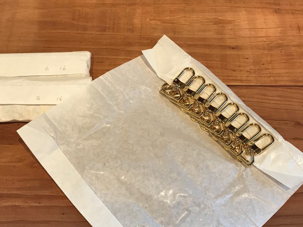 丁寧に梱包されたナスカン金具