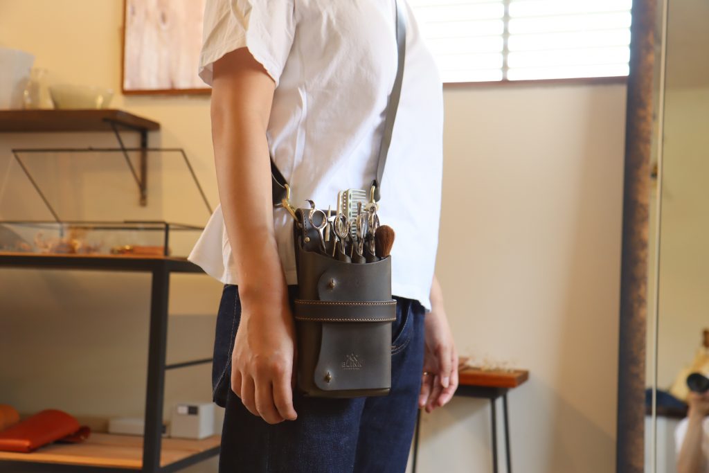 Scissor case/shoulder-worn image (outdoor)