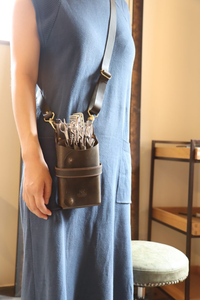 Scissor case/shoulder-worn image (vertical photo)
