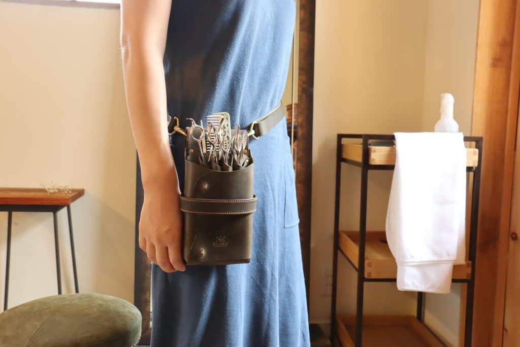 Scissor case/waist-worn image (from the side)