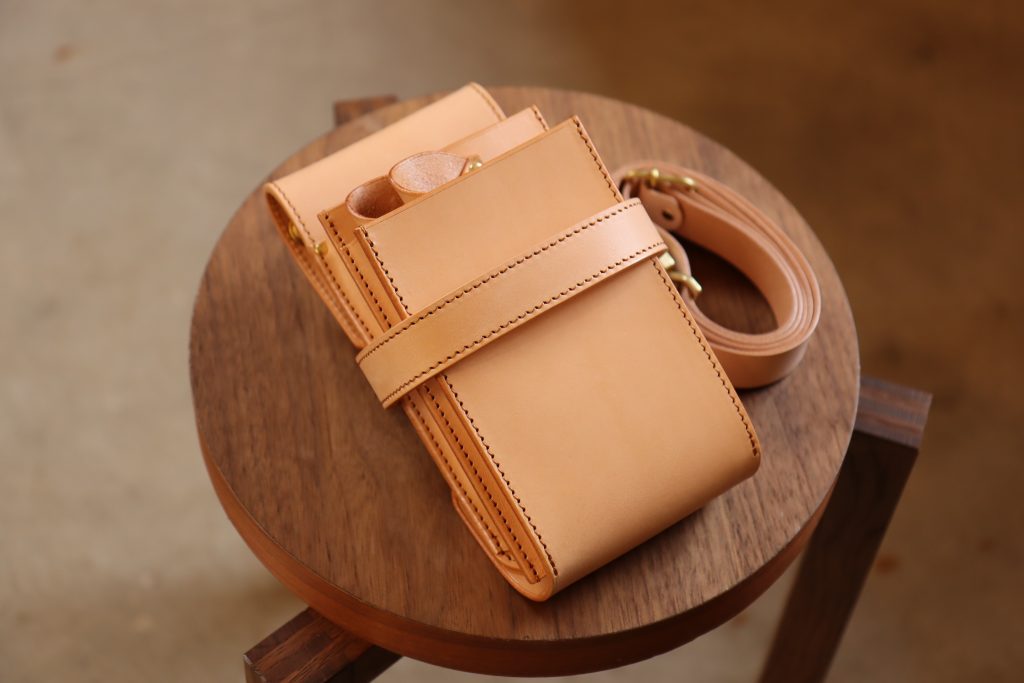Scissor Case WW Natural side