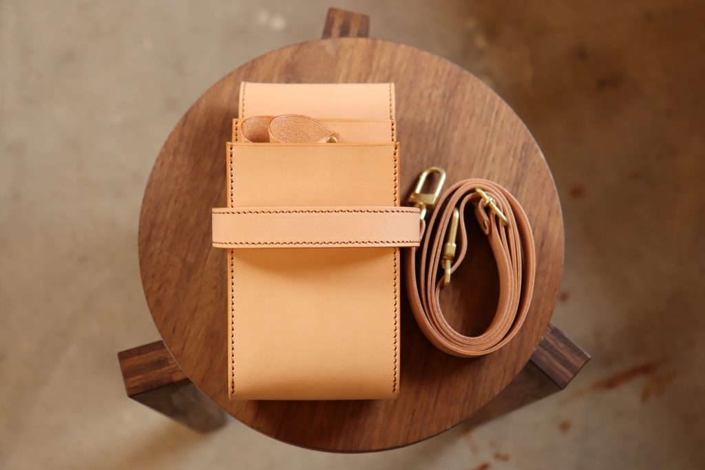 Scissor Case WW Natural front