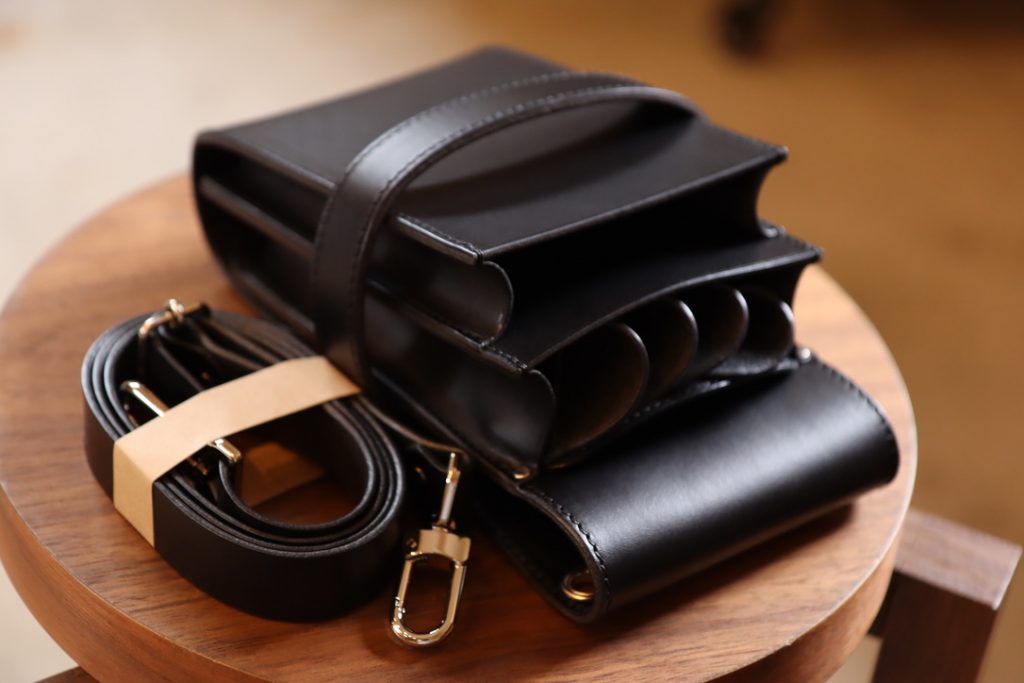 -ww- Scissor Case Black x Black Storage Section